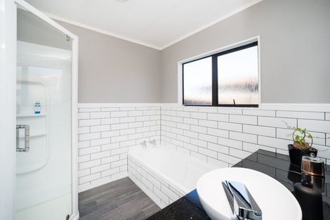 Photo of property in 53 Geraldine Crescent, Cloverlea, Palmerston North, 4412