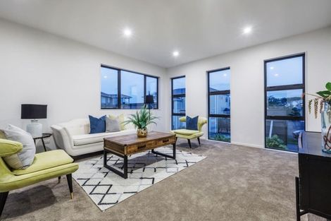 Photo of property in 18 Spyglass Street, Red Beach, 0932