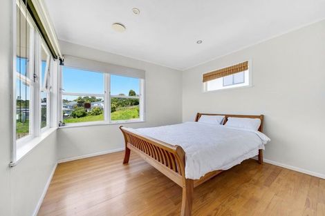 Photo of property in 11 Eastglen Road, Glen Eden, Auckland, 0602