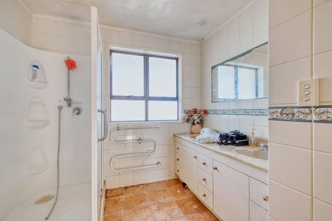 Photo of property in 35 Goodwood Drive, Goodwood Heights, Auckland, 2105