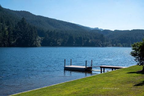 Photo of property in 1 Ribbonwood Lane, Kinloch, Taupo, 3377