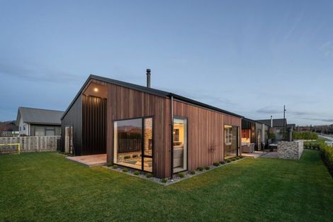 Photo of property in 32 Mount Nicholas Avenue, Wanaka, 9305