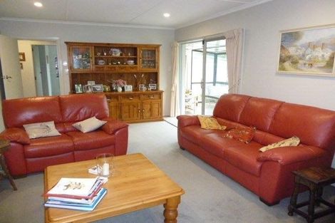 Photo of property in 8 Leybourne Avenue, Waikanae, 5036