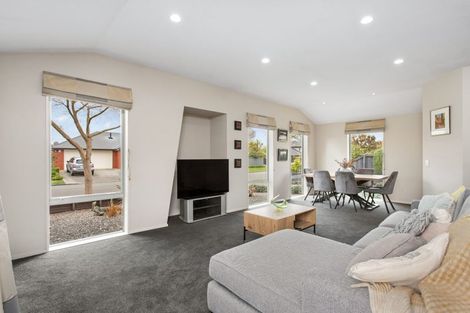 Photo of property in 17 Mataroa Place, Parklands, Christchurch, 8083