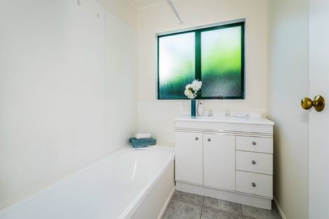 Photo of property in 1/470 East Coast Road, Windsor Park, Auckland, 0630