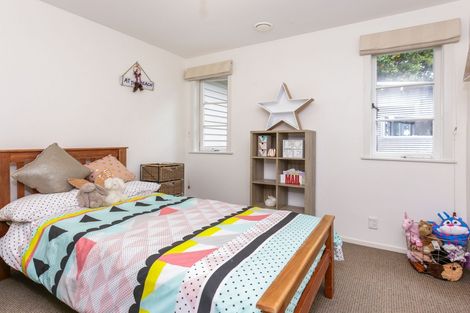 Photo of property in 54 Hollywood Avenue, Titirangi, Auckland, 0604