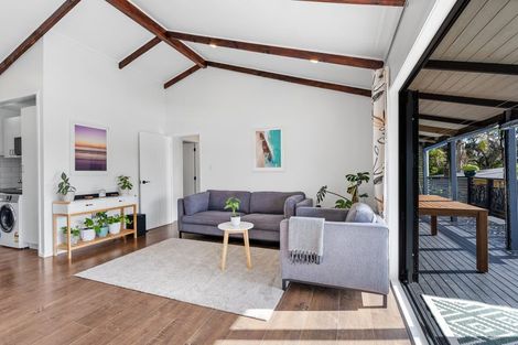 Photo of property in 5b Kauri Road, Stanmore Bay, Whangaparaoa, 0932