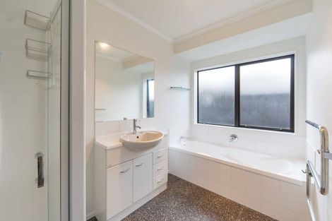 Photo of property in 16 Ravenscourt Place, Huntington, Hamilton, 3210