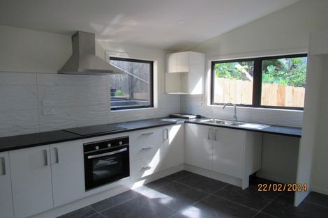 Photo of property in 5 Fernhaven Place, Massey, Auckland, 0614