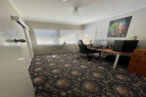 Photo of property in 1 Aurea Avenue, Pakuranga, Auckland, 2010