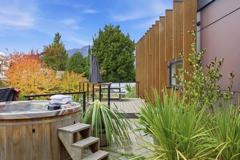 Photo of property in 5c Aspen Grove, Fernhill, Queenstown, 9300