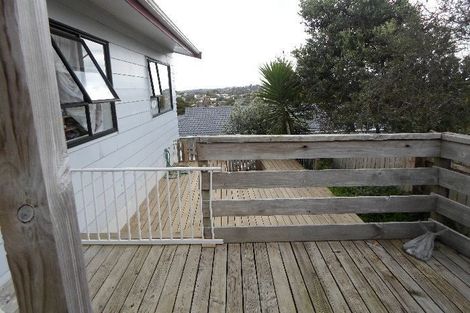 Photo of property in 1/1 Cheval Drive, Totara Vale, Auckland, 0629