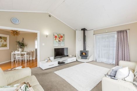 Photo of property in 1/19 Limmer Place, Browns Bay, Auckland, 0632
