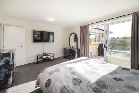 Photo of property in 28 Galea Grove, Kelvin Grove, Palmerston North, 4414