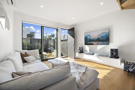 Photo of property in 12/82 East Coast Road, Milford, Auckland, 0620