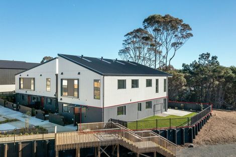 Photo of property in 3/7 Parapara Place, Albany, 0632