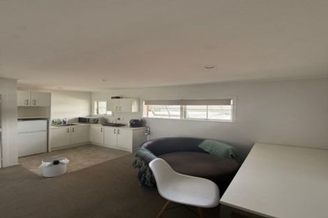Photo of property in 85 Exmouth Road, Northcote, Auckland, 0627