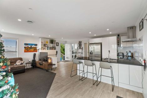 Photo of property in 15 Rosario Crescent, Red Beach, 0932
