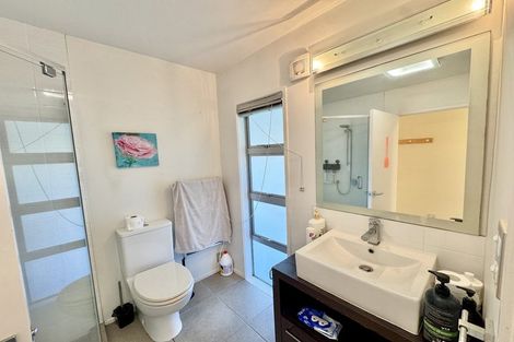 Photo of property in 2 Cliff Road, Torbay, Auckland, 0630