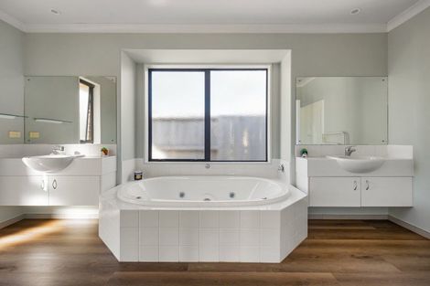 Photo of property in 48 Magellan Rise, Flagstaff, Hamilton, 3210