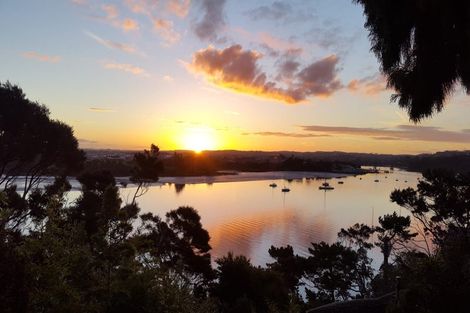 Photo of property in 39 Dakota Avenue, Beach Haven, Auckland, 0626