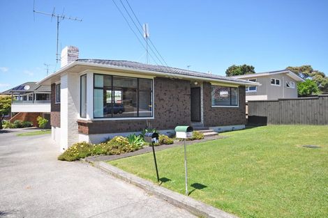Photo of property in 1/22 Holland Road, Hillcrest, Auckland, 0627
