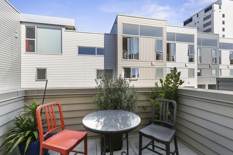 Photo of property in 2/15 Roxburgh Street, Mount Victoria, Wellington, 6011