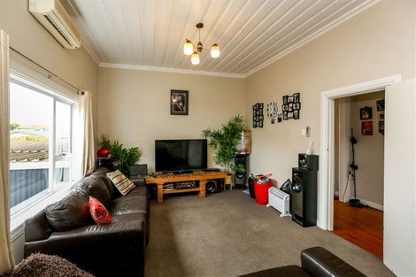 Photo of property in 1/14 Karamu Street, Strandon, New Plymouth, 4312