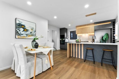 Photo of property in 16 Saint Catherine Crescent, West Harbour, Auckland, 0618