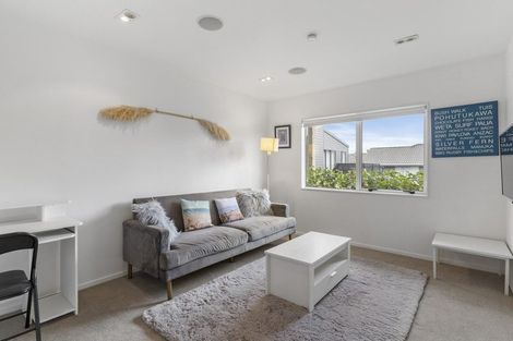 Photo of property in 11 William Bayes Place, Red Beach, 0932