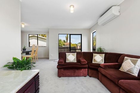 Photo of property in 2/26 Karepo Crescent, Ranui, Auckland, 0612