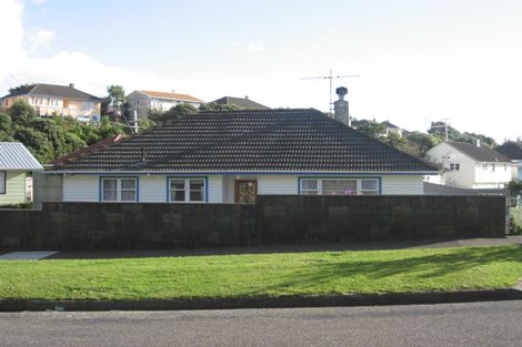 Photo of property in 3 Hereford Street, Cannons Creek, Porirua, 5024