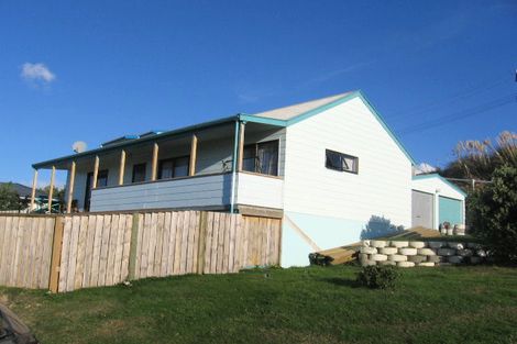 Photo of property in 2 Patiki Place, Titahi Bay, Porirua, 5022