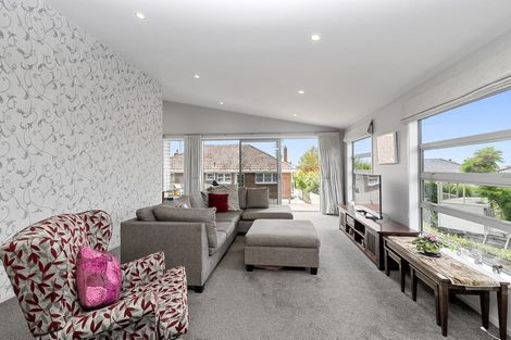 Photo of property in 13a Lyndhurst Road, Te Atatu South, Auckland, 0610
