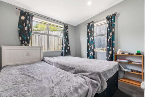 Photo of property in 2/55 Ennis Avenue, Pakuranga Heights, Auckland, 2010