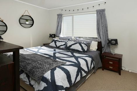 Photo of property in 18 Camphora Place, Ranui, Auckland, 0612