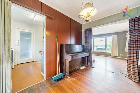 Photo of property in 64 Oakleigh Street, Maungaraki, Lower Hutt, 5010