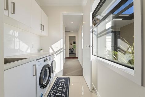 Photo of property in 4 Fern Lane, Whalers Gate, New Plymouth, 4310