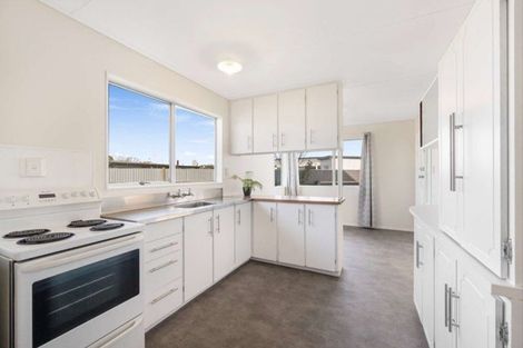 Photo of property in 17 Tait Drive, Greenmeadows, Napier, 4112