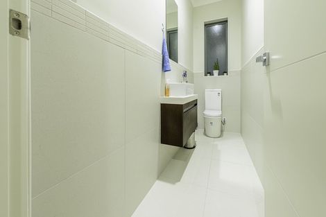 Photo of property in 28 Leburn Crescent, Flat Bush, Auckland, 2016
