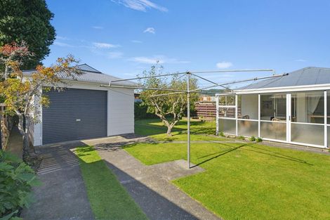 Photo of property in 12 Nimmo Avenue West, Waikanae, 5036