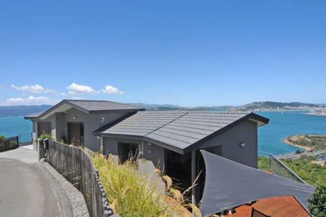 Photo of property in 129 Nicholson Road, Khandallah, Wellington, 6035