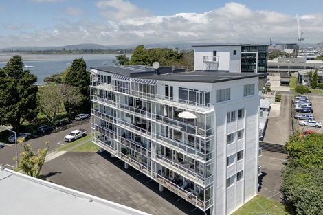 Photo of property in 3/22 Cliff Road, Tauranga, 3110