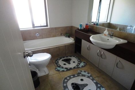 Photo of property in 14 Gilford Place, East Tamaki Heights, Auckland, 2016