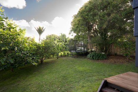 Photo of property in 2/15b Nandana Drive, Glen Eden, Auckland, 0602