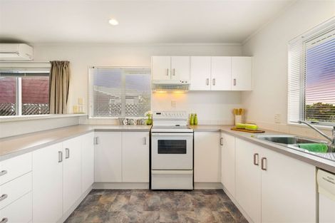 Photo of property in 2/86 Don Buck Road, Massey, Auckland, 0614