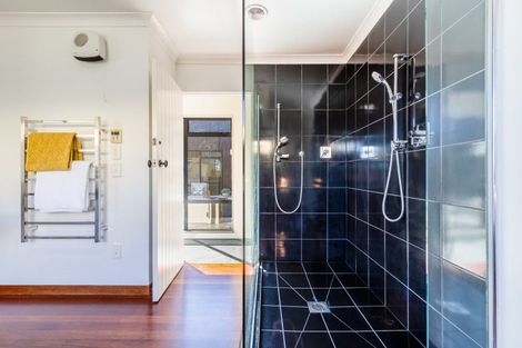 Photo of property in 22 Millennium Hill, Paraparaumu, 5032