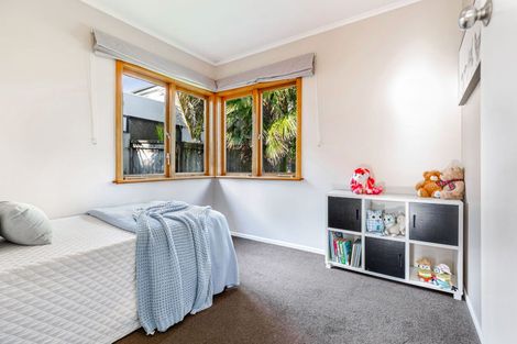 Photo of property in 16 Gloria Avenue, Te Atatu Peninsula, Auckland, 0610
