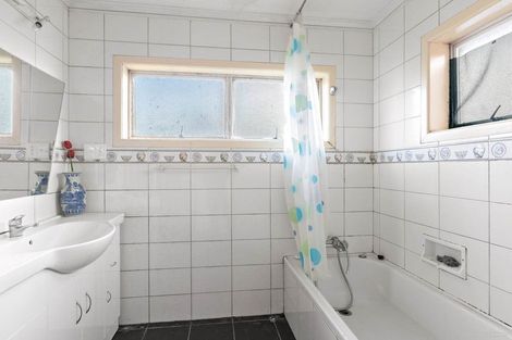 Photo of property in 5 Margan Avenue, New Lynn, Auckland, 0600