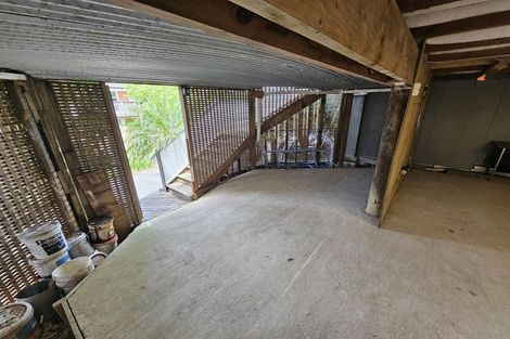 Photo of property in 1/4 Tallington Crescent, Torbay, Auckland, 0630